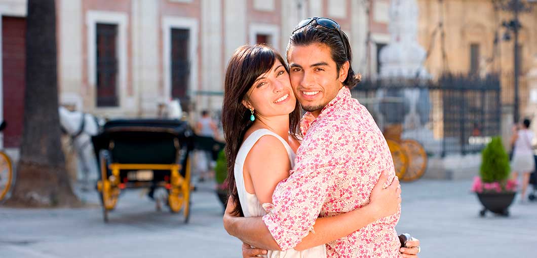 pareja extrovertida